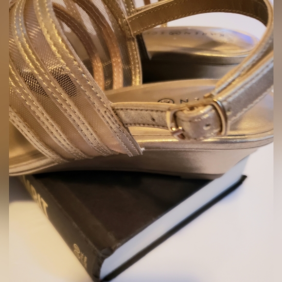 Karen Scott Gold Wedge Sandals 7.5 - Picture 4 of 7